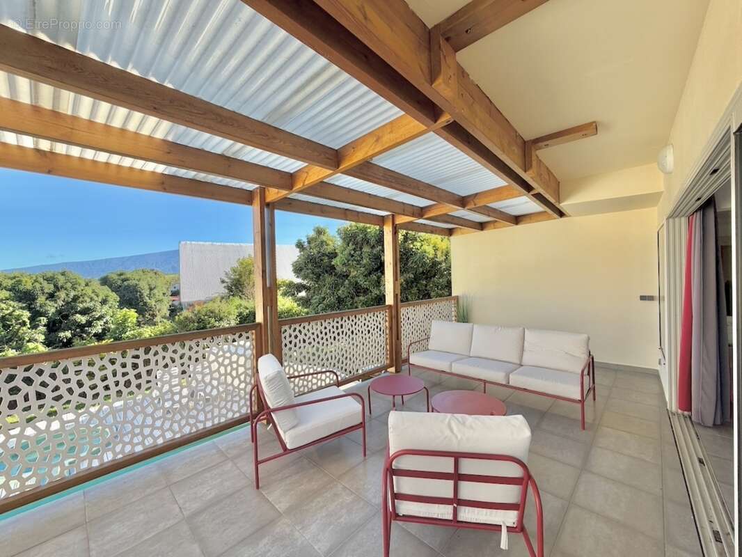 À vendre – Villa T11 d'exception avec piscine, jacuzzi et fort potentiel locatif – Mont-Vert-les-Bas (Saint-Pierre) - photo 19