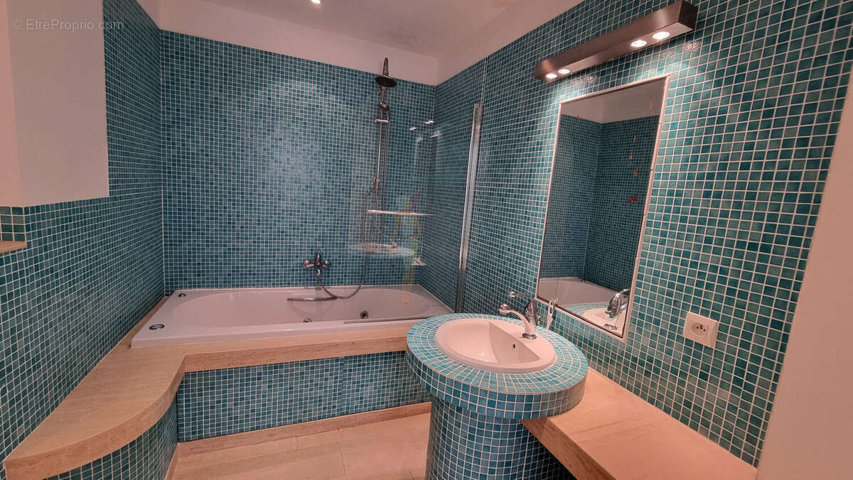 Maison à LES ISSAMBRES