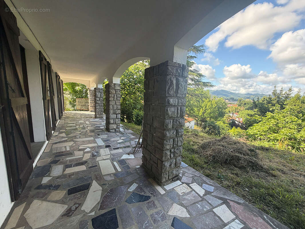 Hendaye, appartement T3 69m² et cave 80m² - photo 6