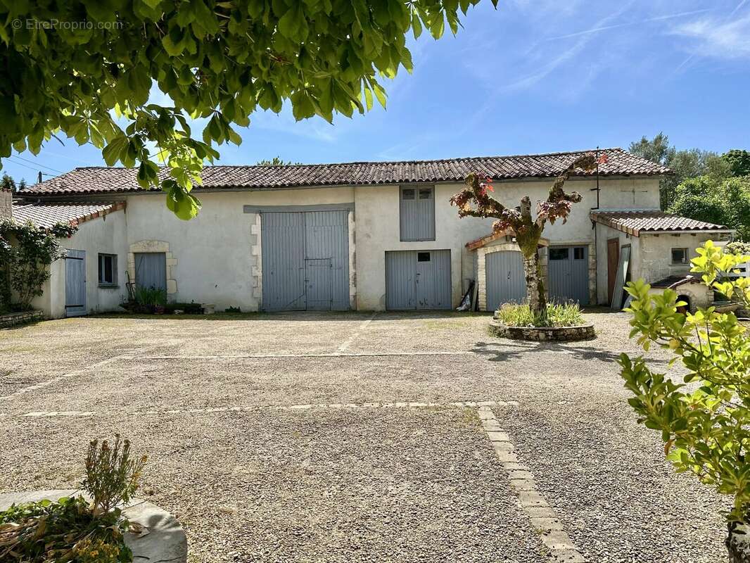 Maison à RUFFEC