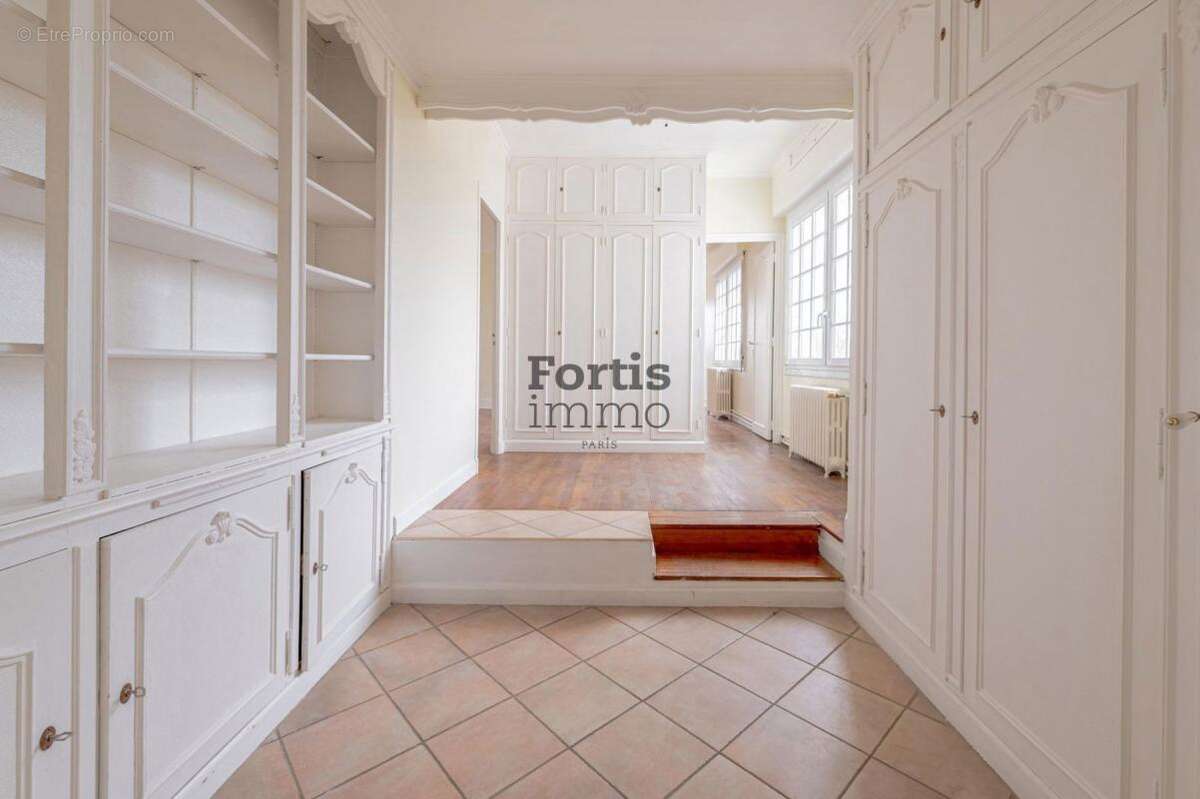 Maison à LE MESNIL-LE-ROI