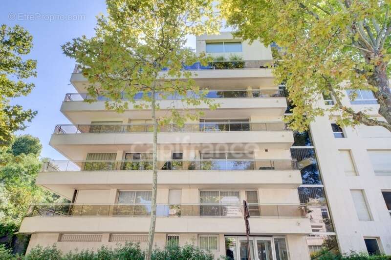 Appartement à NEUILLY-SUR-SEINE