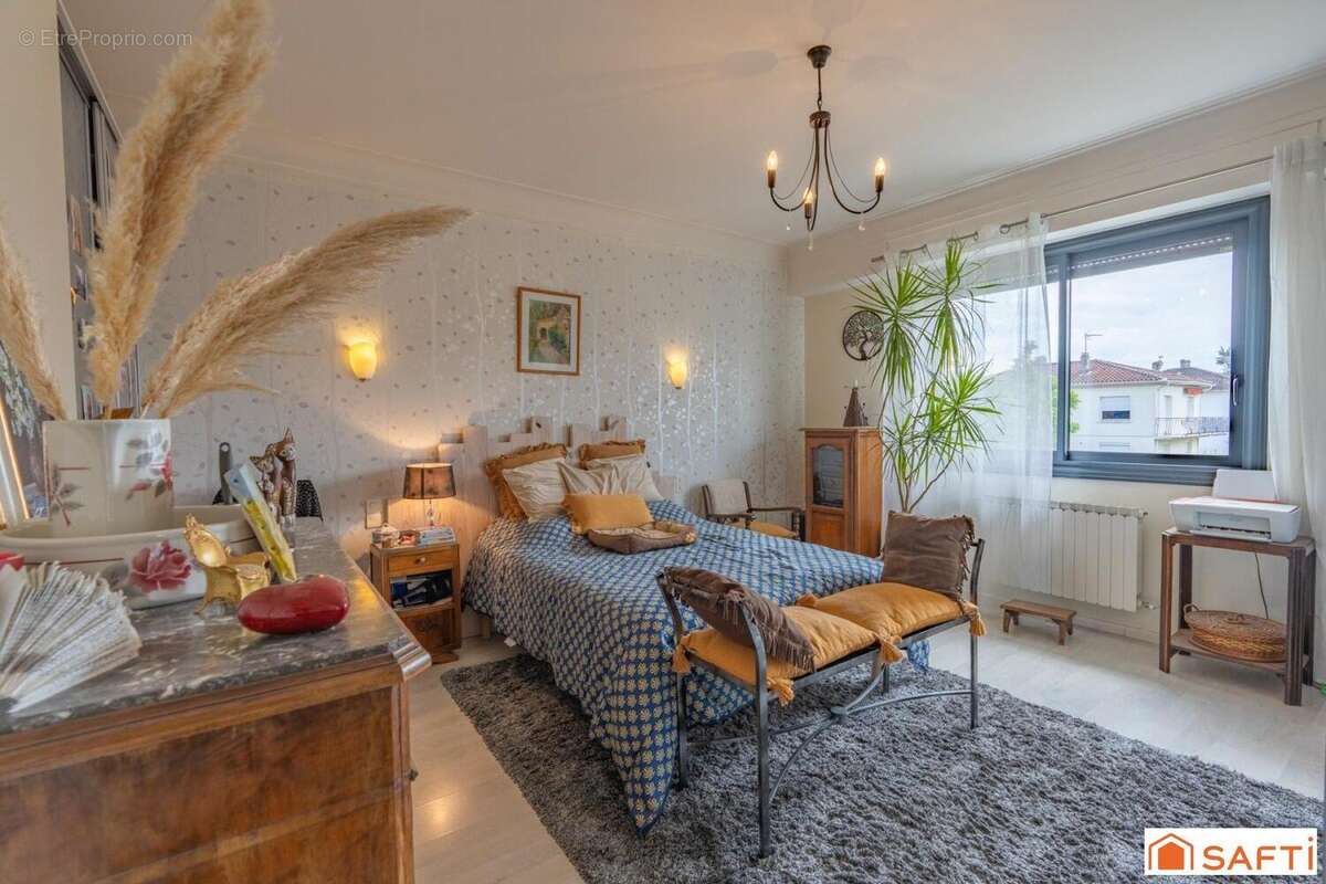 Maison 131 m² à Colayrac-Saint-Cirq  - photo 9