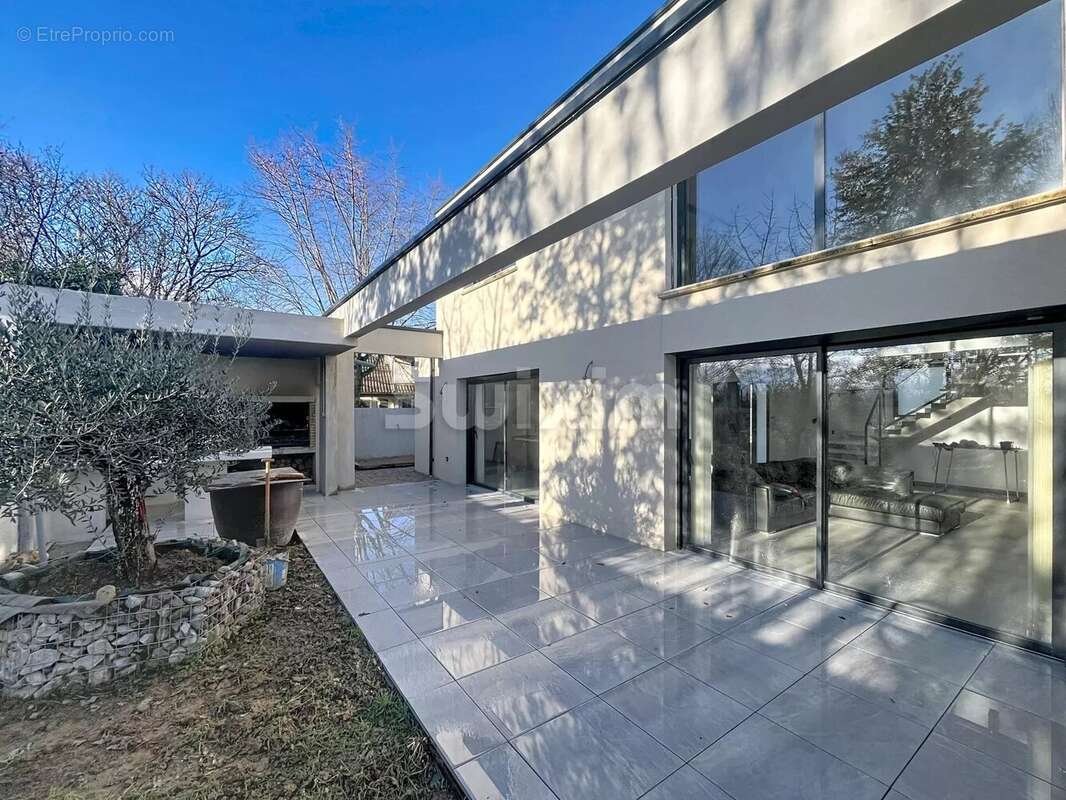 Maison à VILLARS-LES-DOMBES