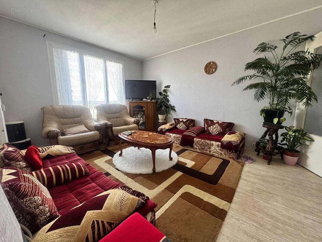 Appartement à SAINT-JEAN-DE-BRAYE