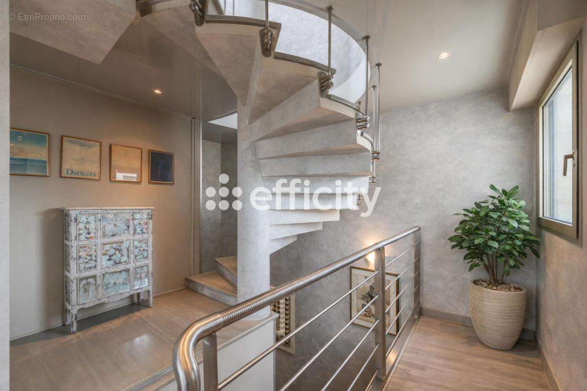 Appartement à LEVALLOIS-PERRET