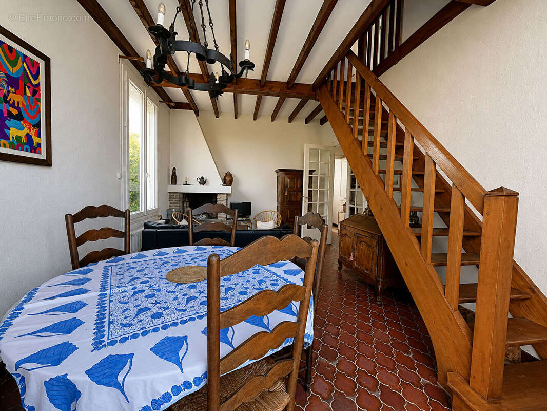 Maison de charme à rénover Royan, à deux pas du marché et de la plage - photo 4