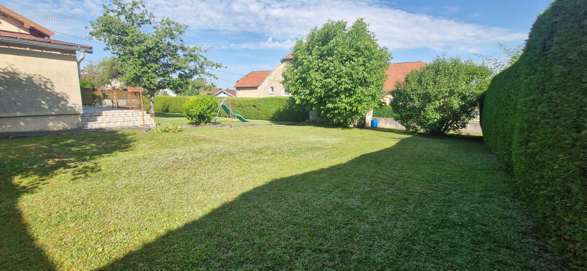 Maison à MAMIROLLE