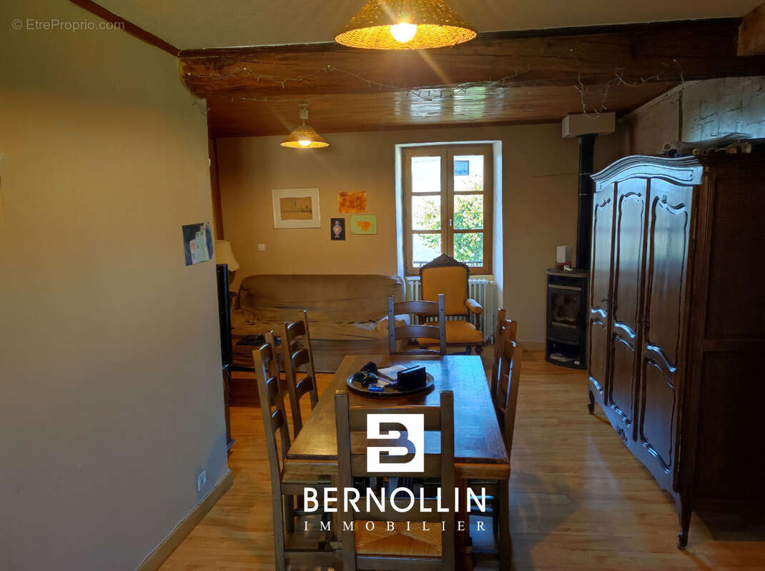 Maison à COURMANGOUX