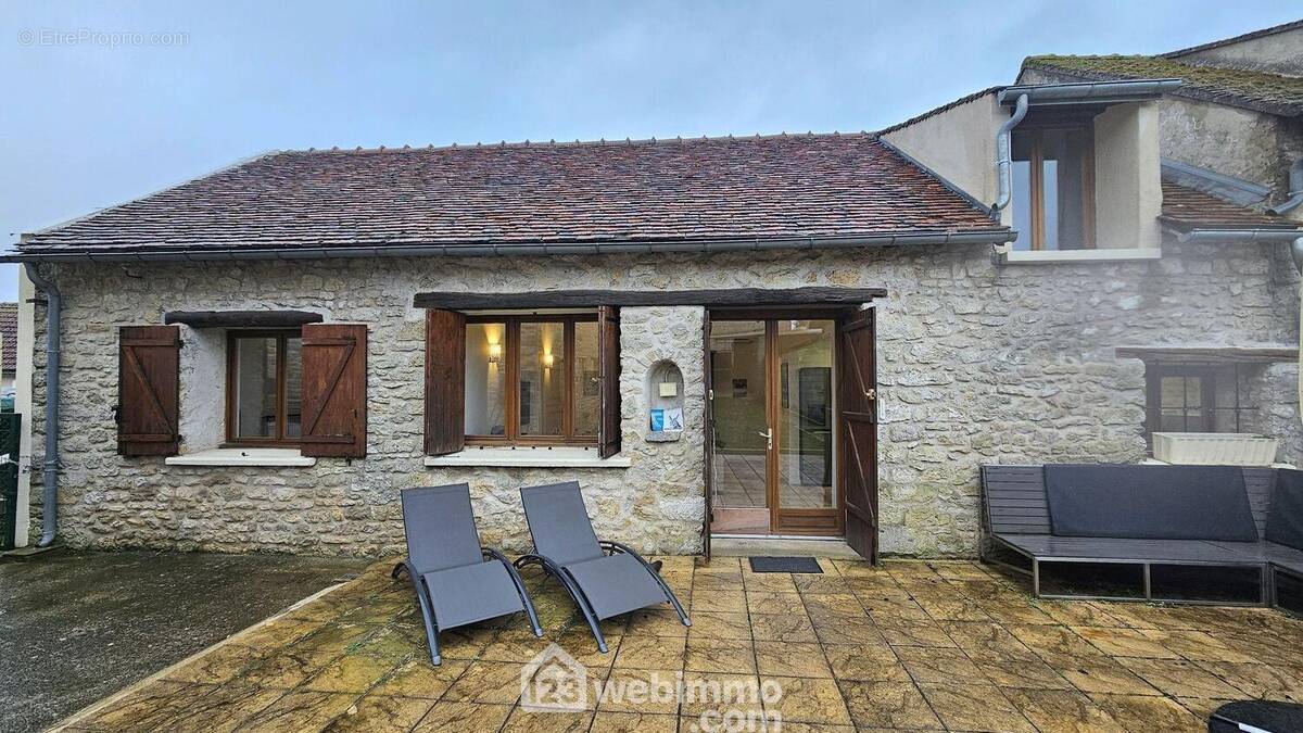 Venez visiter cette belle maison en pierres totalement rénovée. - Maison à PITHIVIERS