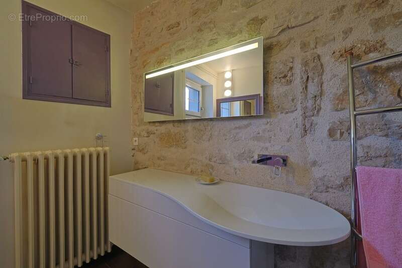 Maison à SAINT-HYMETIERE