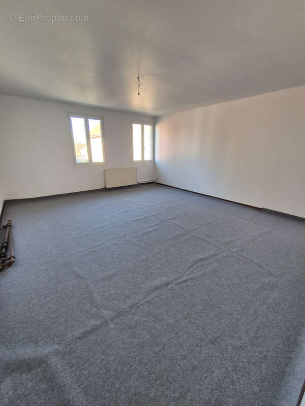 Appartement à COUCY-LES-EPPES