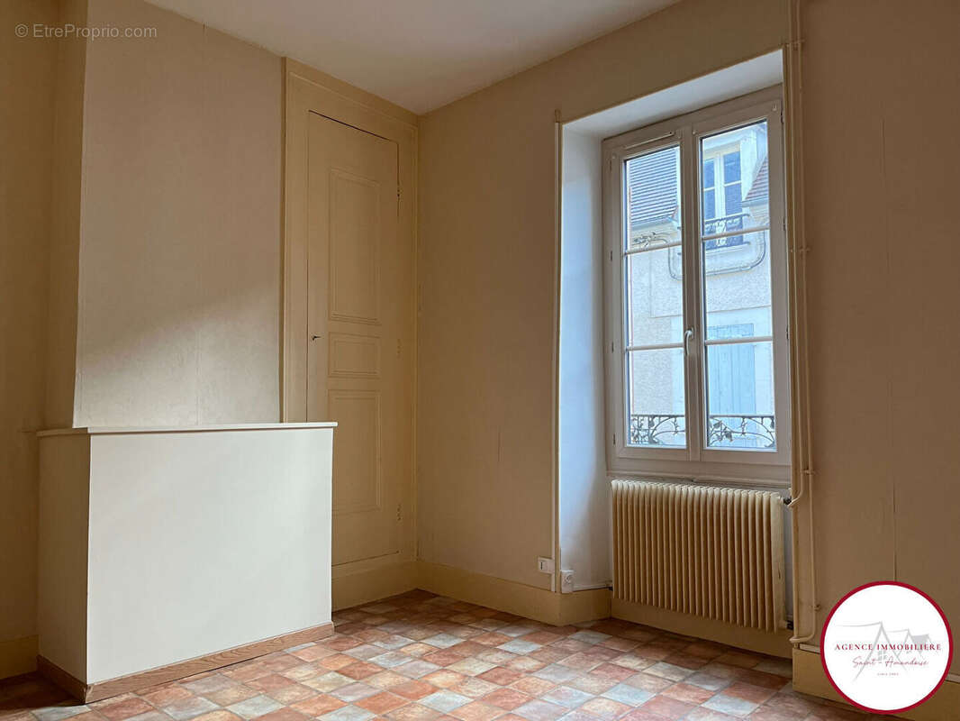 Maison à SAINT-AMAND-MONTROND