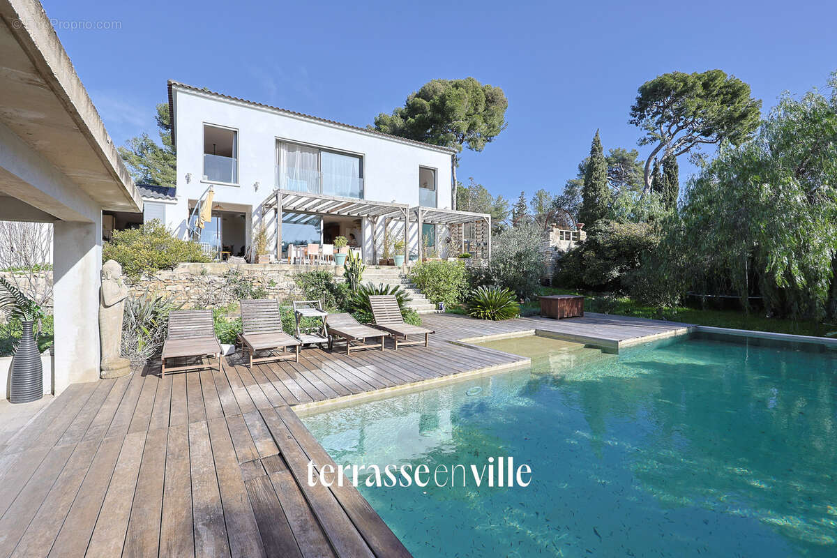 La ciotat - figuerolles - maison familiale - t6 - 204 m2 + t2 40 m2 - piscine - parcelle 1041m2 - vue mer - 1 - photo 8