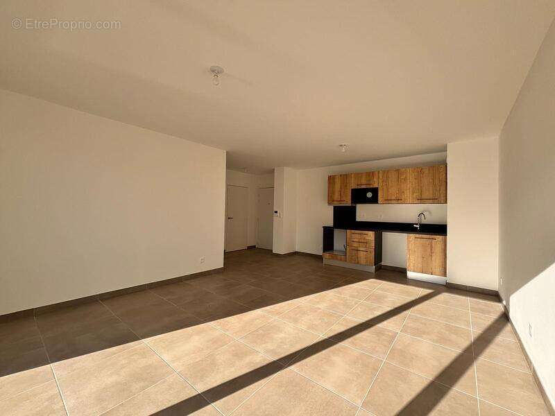 Appartement à VIC-LA-GARDIOLE