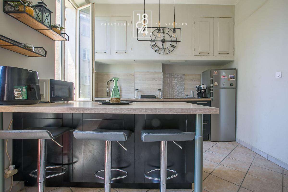 Appartement à MARSEILLE-5E