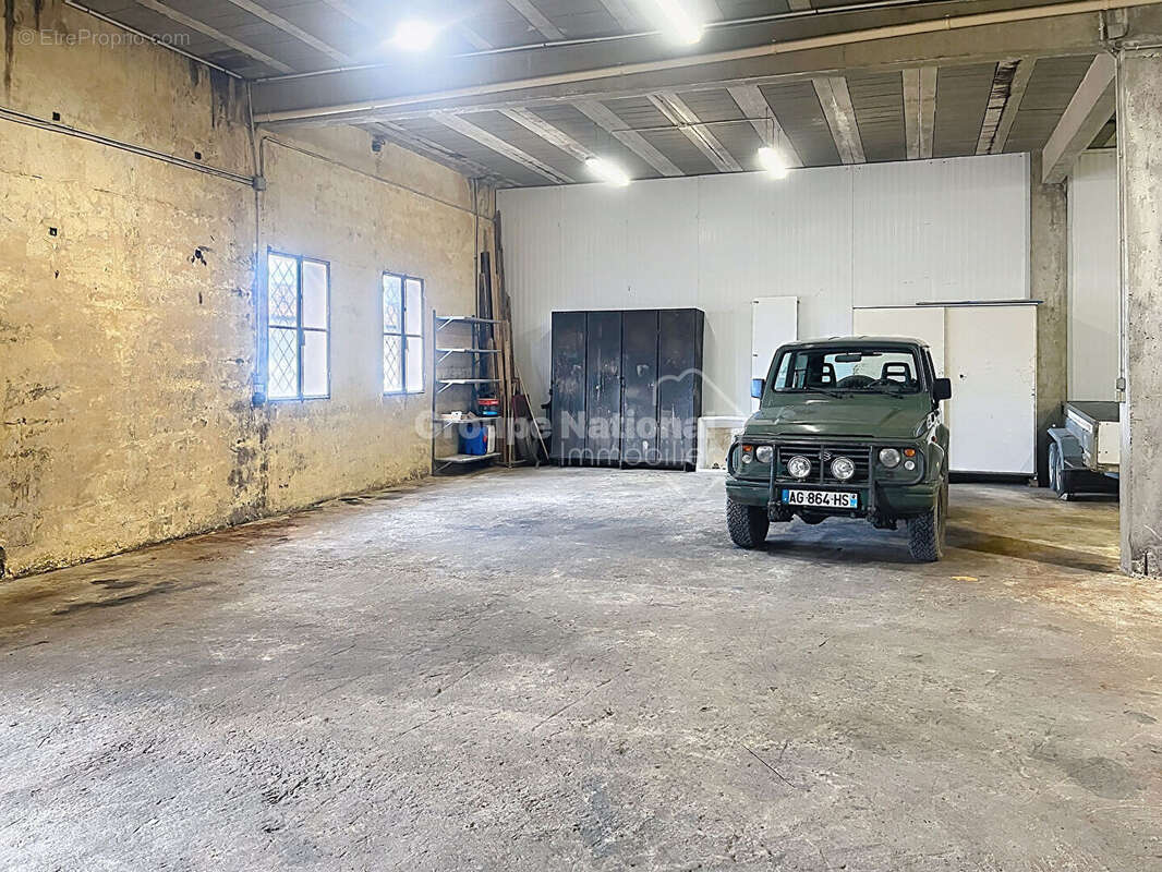 Exceptionnel à Châteauneuf-du-Pape : Hangar de 170 m² sur terrain de 250 m²  environs Potentiel Loft - photo 5