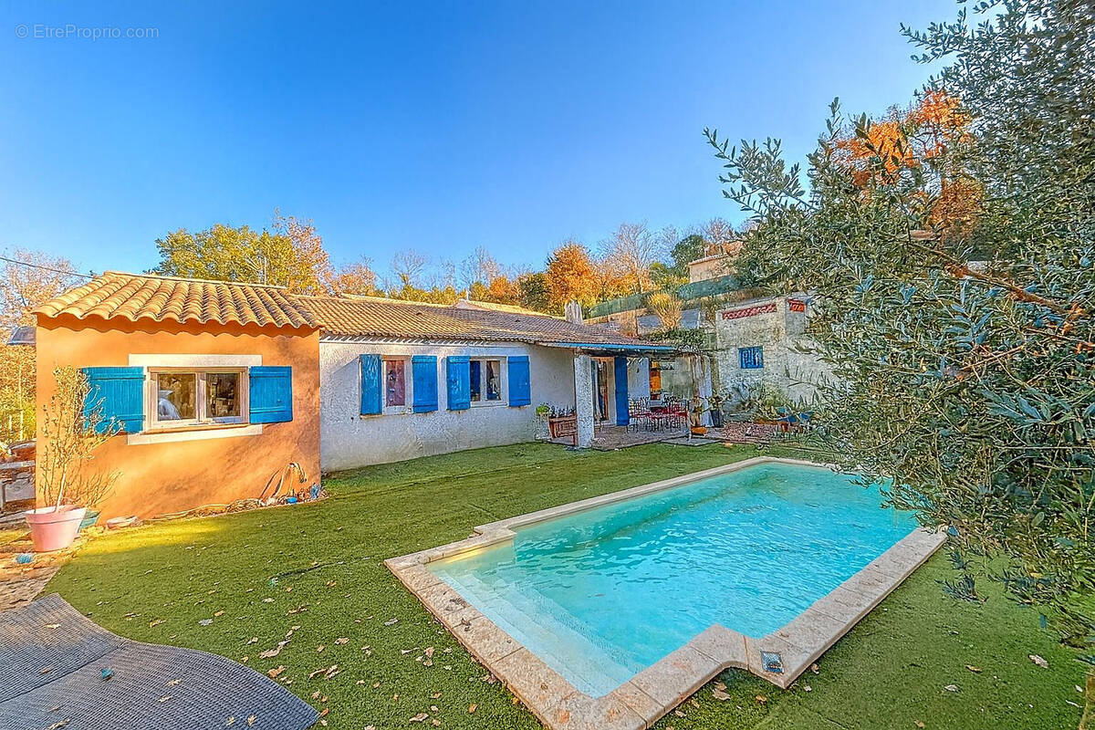 Maison à SAINTE-ANASTASIE-SUR-ISSOLE