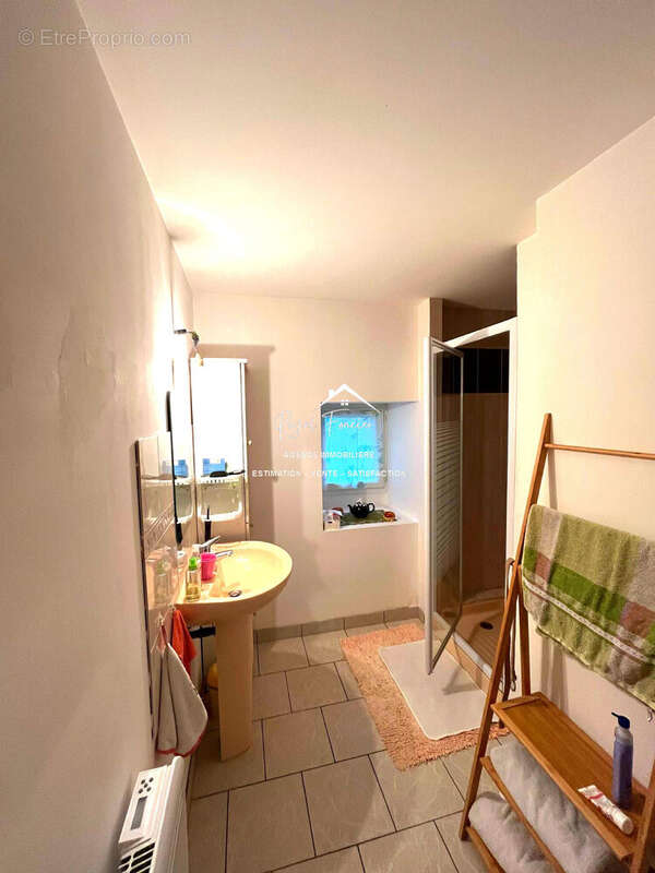 Salle d&#039;eau - Maison à MARIGNY-MARMANDE