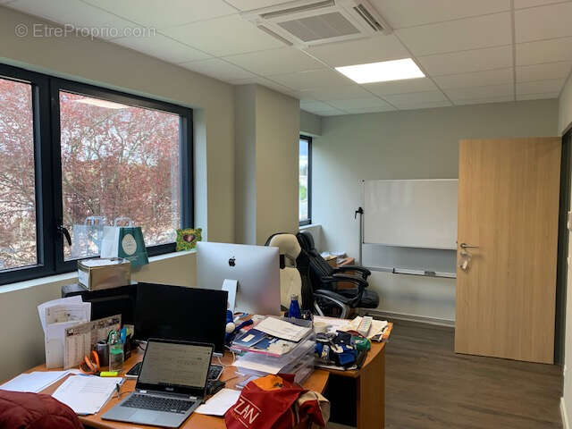 Commerce à LE COTEAU