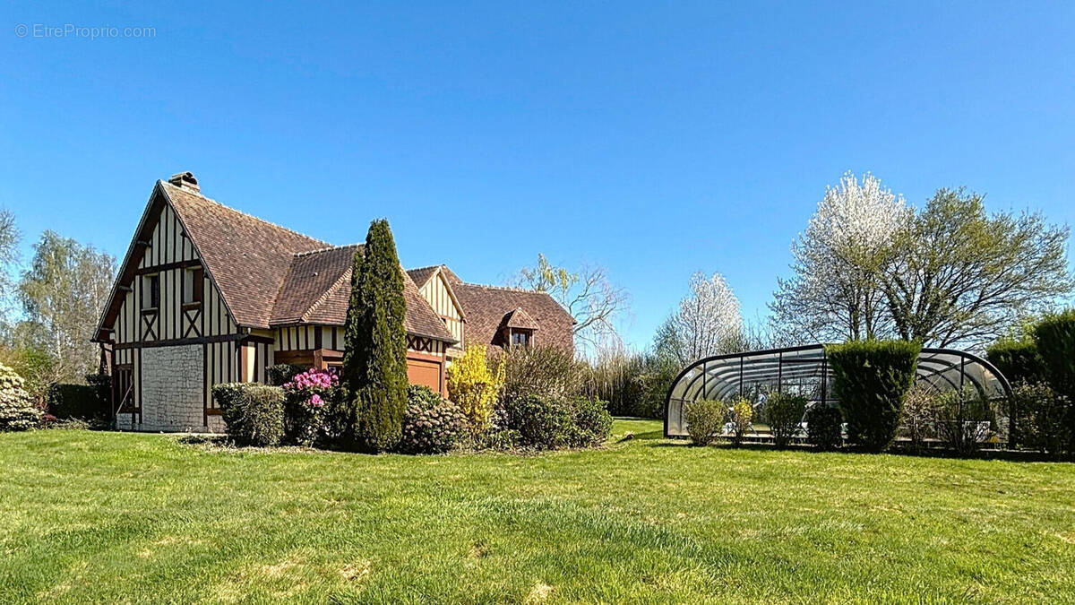 Maison à FAUGUERNON