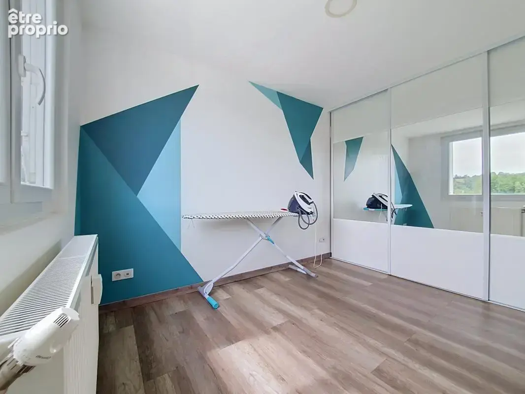 Appartement rénové - 2 chambres - Balcon - Cave - Stationnement facile - photo 11