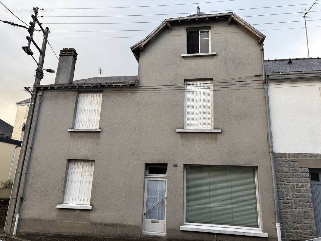 Maison à AMBRIERES-LES-VALLEES