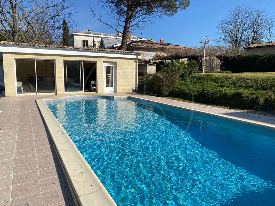 Maison à COUTRAS