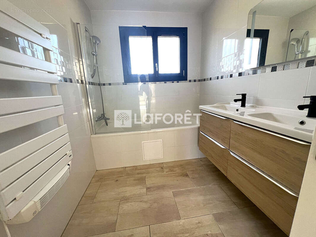 Appartement à LATTES