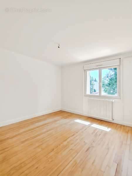 Appartement à GRAND-CHARMONT