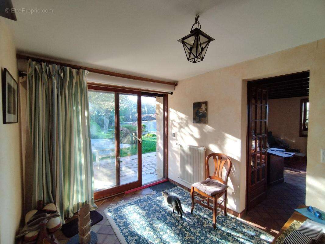 Charente, proche La Rochefoucauld, maison 200 m², piscine couverte avec terrain 5529 m² - photo 7