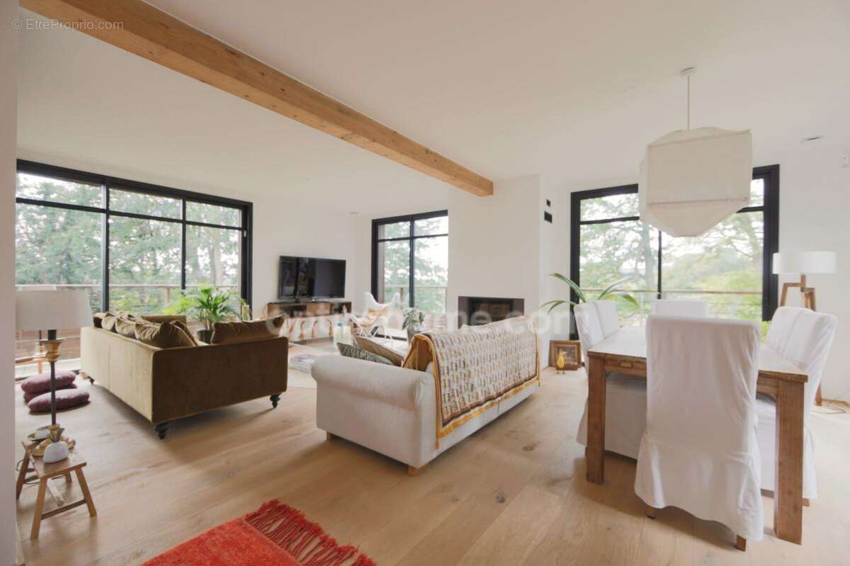 Proche L'ISLE-ADAM (95) - Maison d'architecte d'exception au coeur d'un écrin de verdure - photo 2