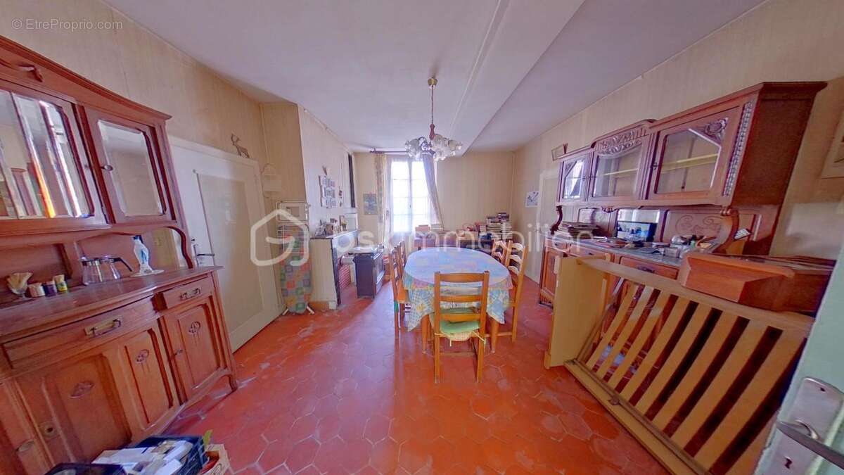 Maison de caractère de plain pied avec jardin et dépendances au centre-ville ! - photo 6