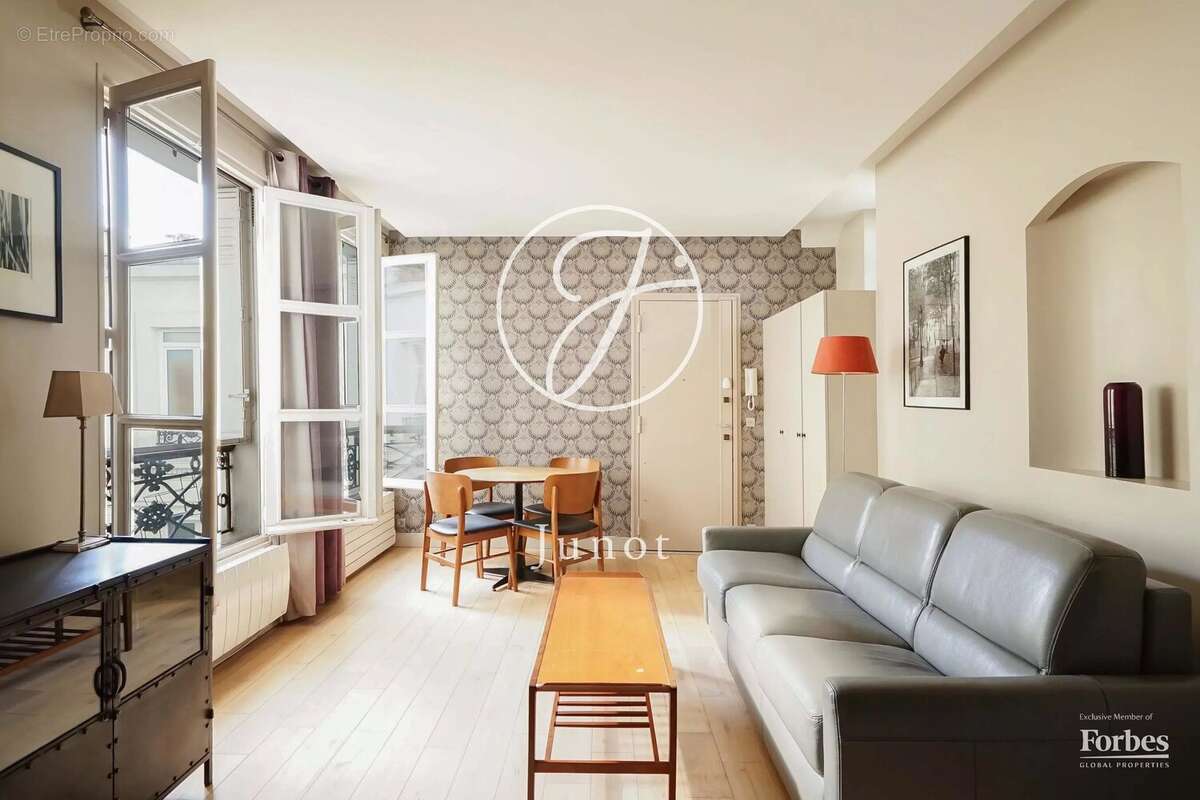 Appartement à PARIS-3E