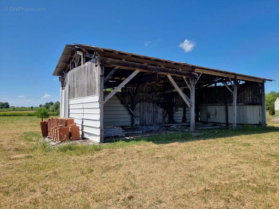 Spacieuse ferme offrant quatre chambres sur 8800m² de jardin - photo 15