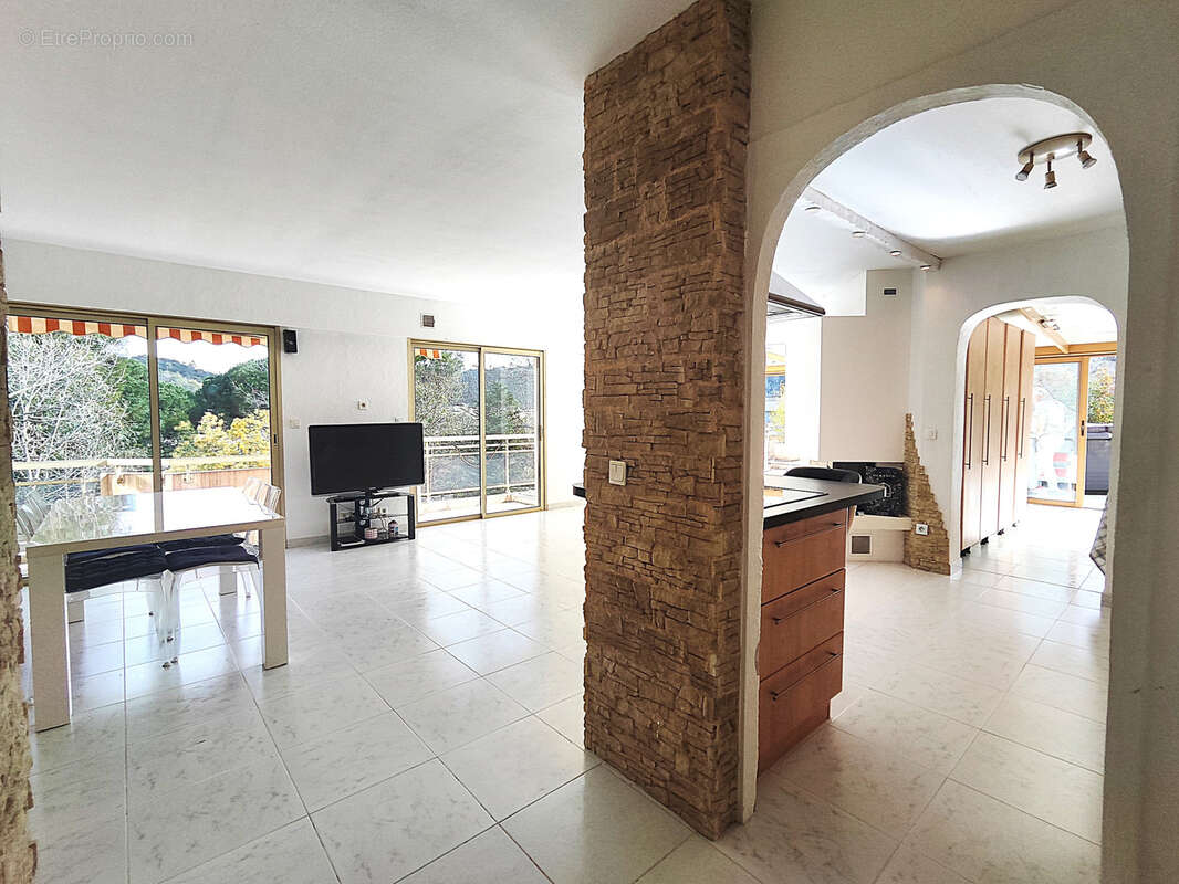 Appartement à MANDELIEU-LA-NAPOULE