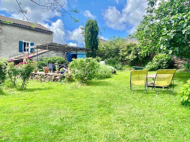 Jolie maison de village de 105 m² avec grand jardin de 830 m² sans vis à vis et vue montagne - photo 3