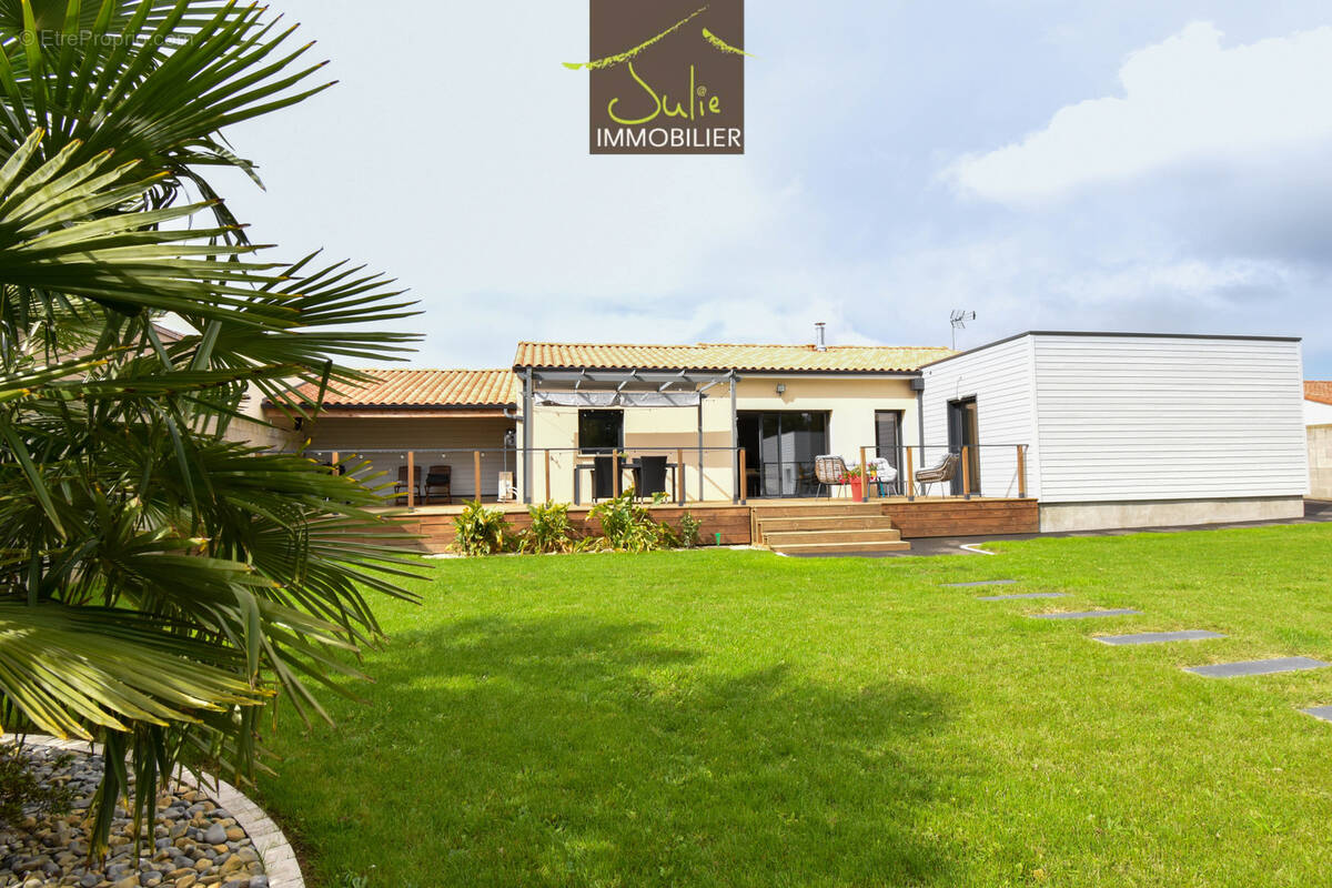 Maison à MONCOUTANT