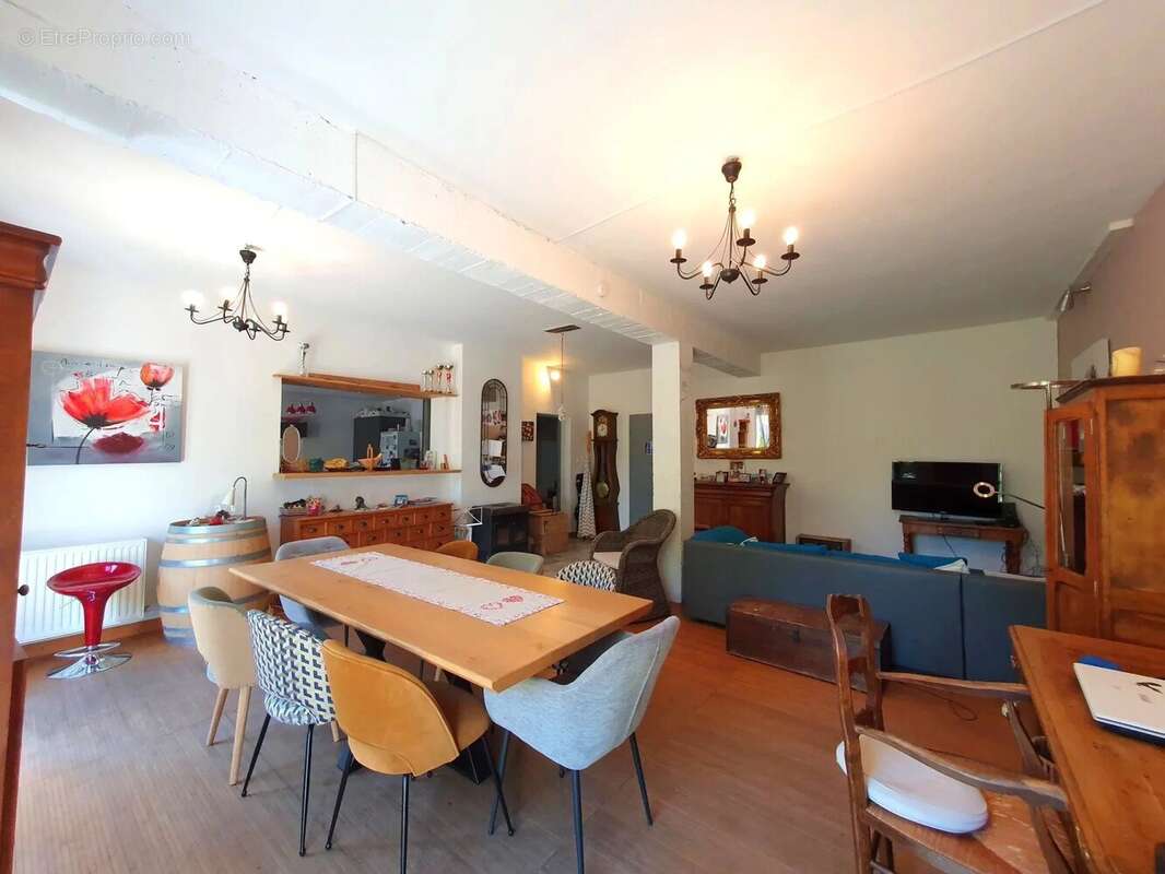 Maison à L'ISLE-SUR-LA-SORGUE