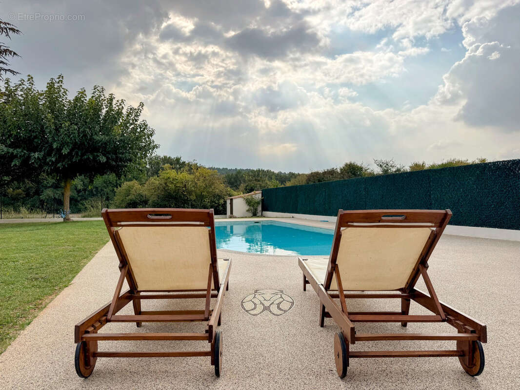 Maison à CHATEAUNEUF-LE-ROUGE