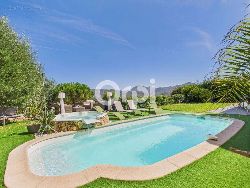 Maison à MANDELIEU-LA-NAPOULE