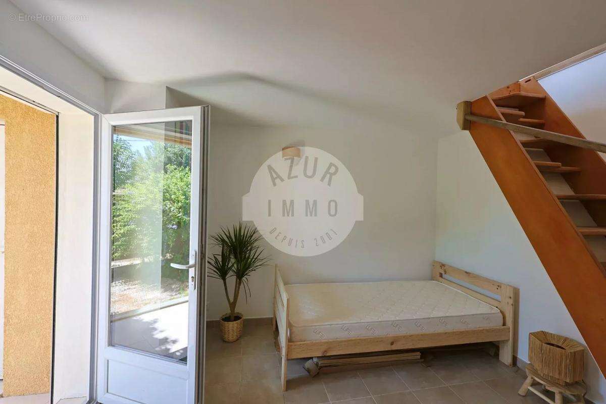 Appartement à ROQUEVAIRE