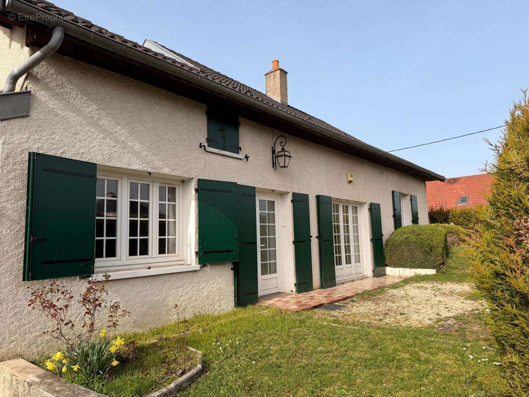 Maison à MAGNY-SUR-TILLE