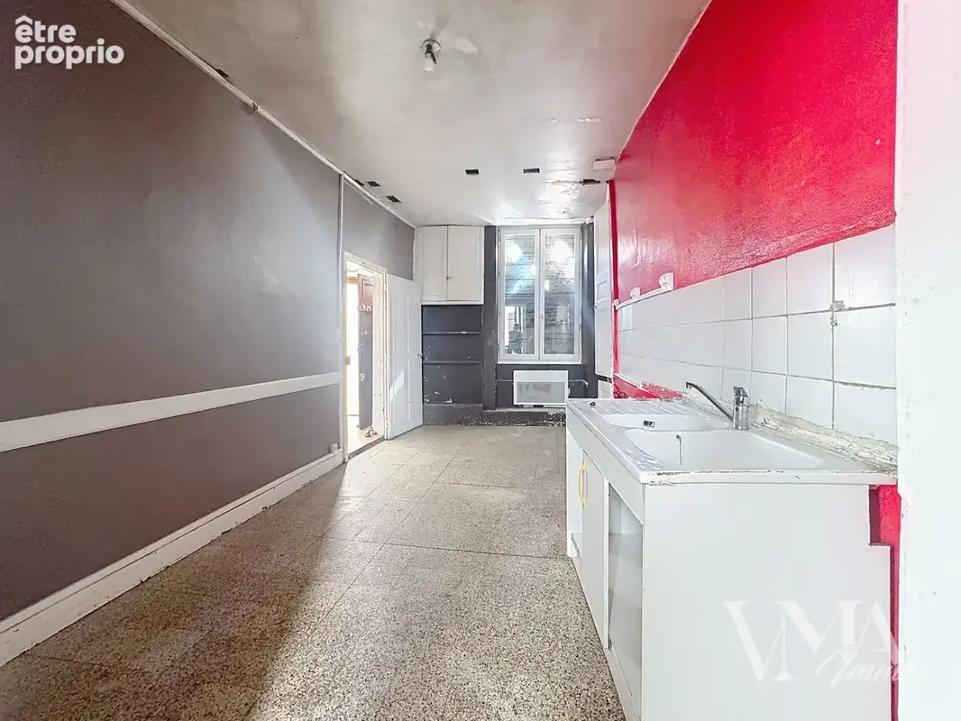 L'Arbresle, rue Pierre Brossolette : maison de village à rénover de 96,81 m2, 3 chambres, vendue libre - photo 2