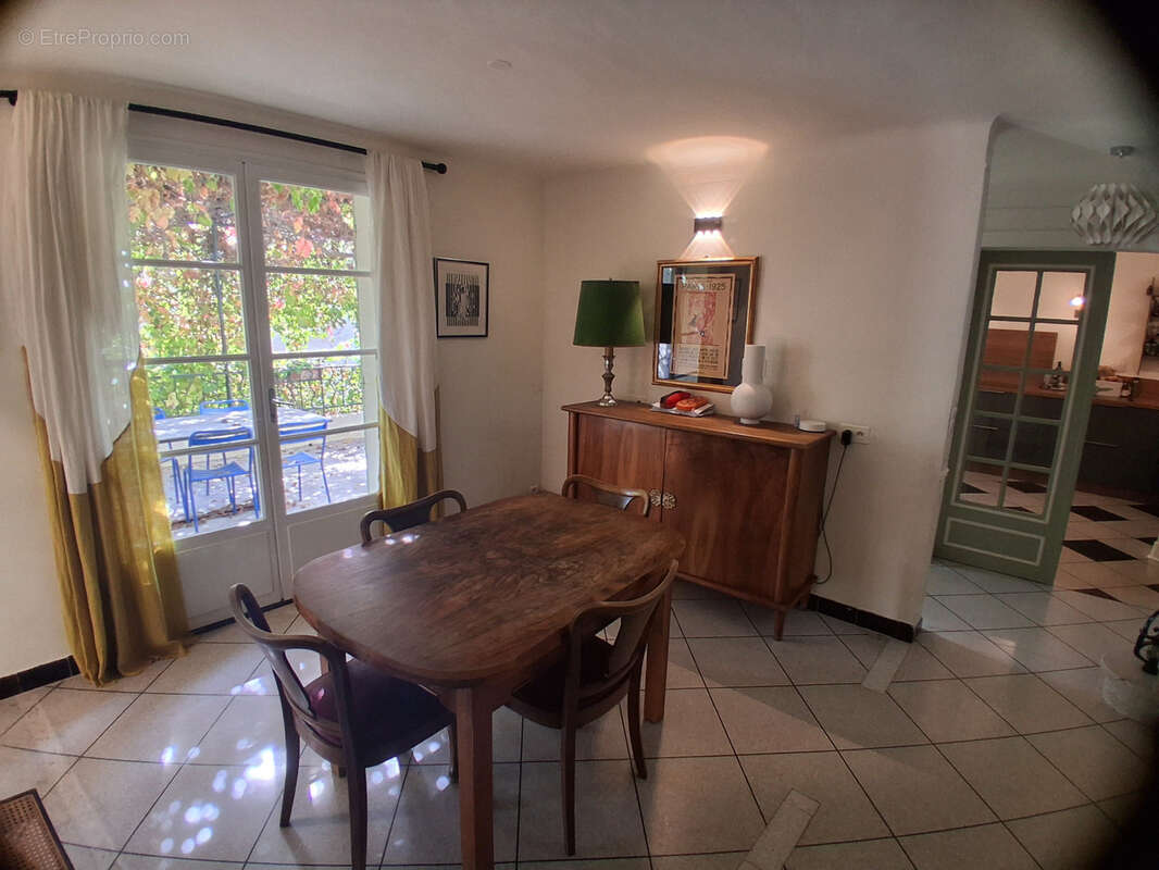 Maison à FONTVIEILLE