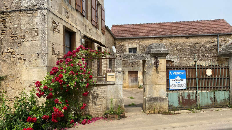 Maison à COUTARNOUX