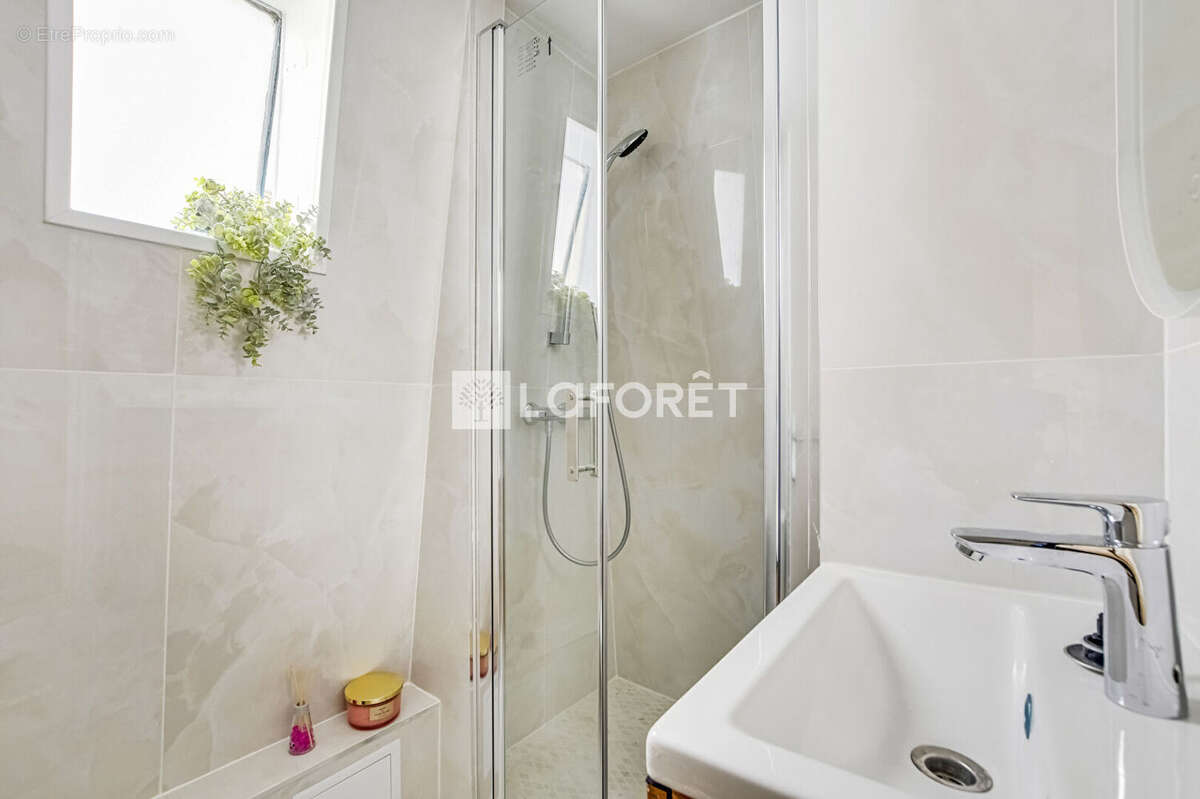 Appartement à PARIS-14E