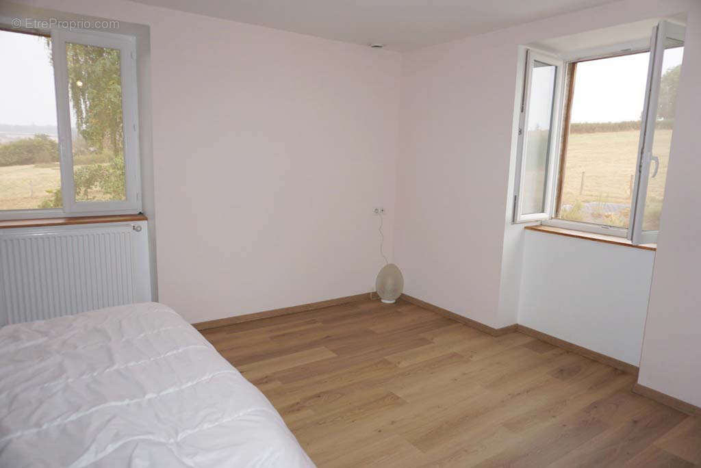 Maison à LA CLAYETTE