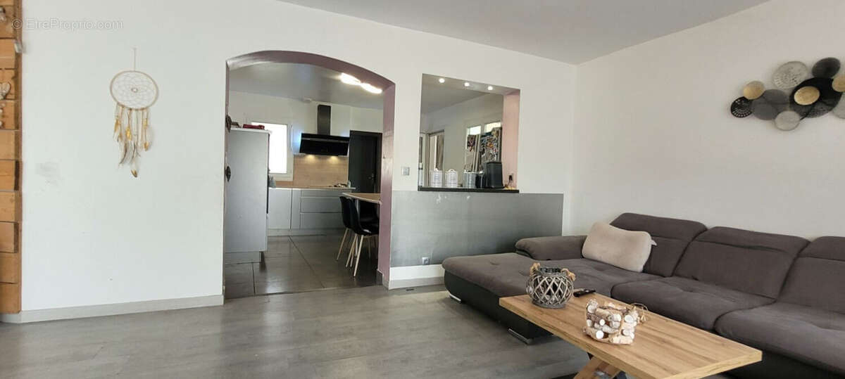 Maison 184 m² à Artix  - photo 2