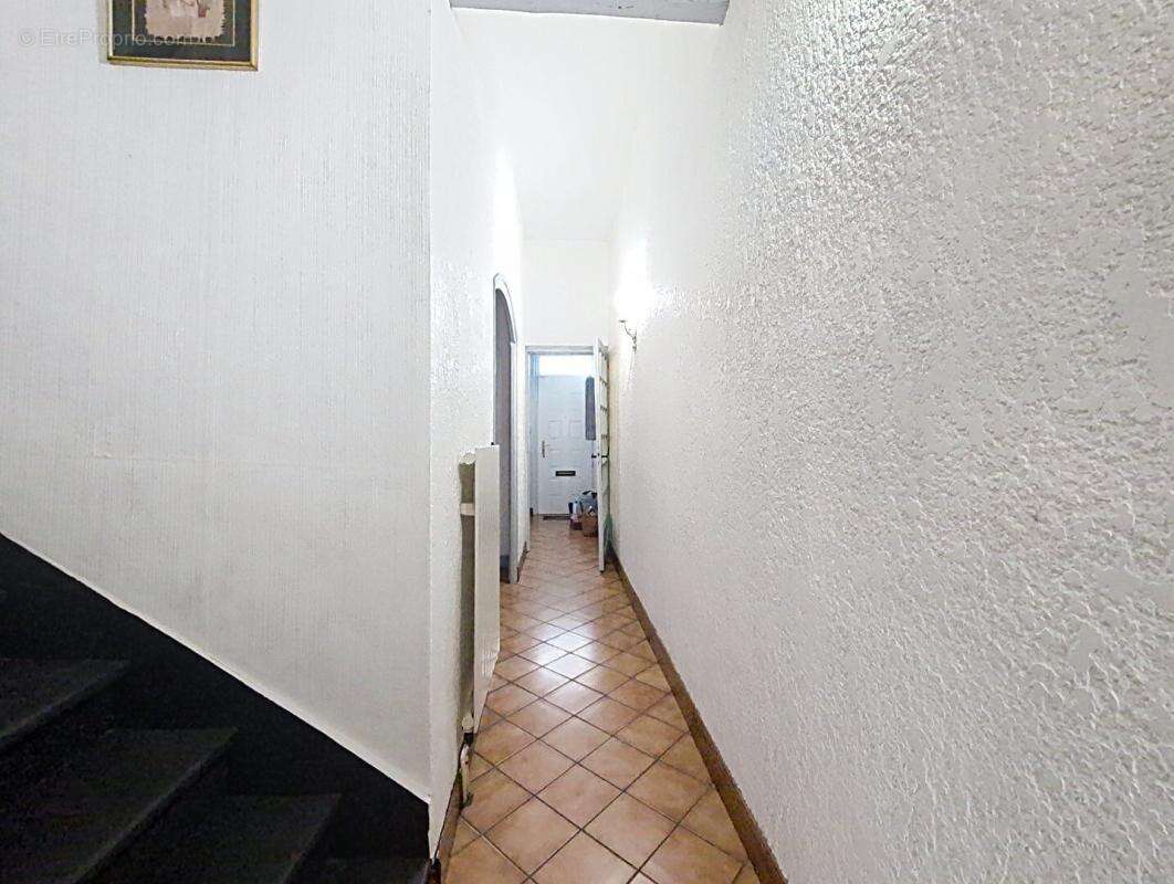 Maison de caractère avec jardin et dépendance - photo 7
